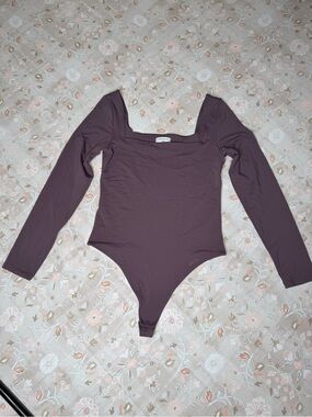 Aritzia Contour Long Sleeve Bodysuit in Dusty Mauve